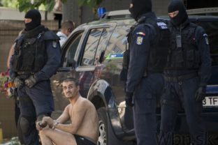Policajti rozložili kokaínový gang, zadržali osem Čechov