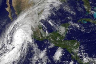 Mexiko sa pripravuje na príchod najsilnejšieho hurikánu západnej polog