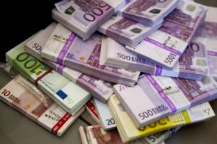 Peniaze euro bankovky