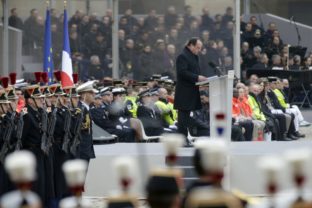 Francúzsko si pripomína obete útokov
