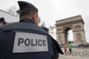 Paríž, policajt