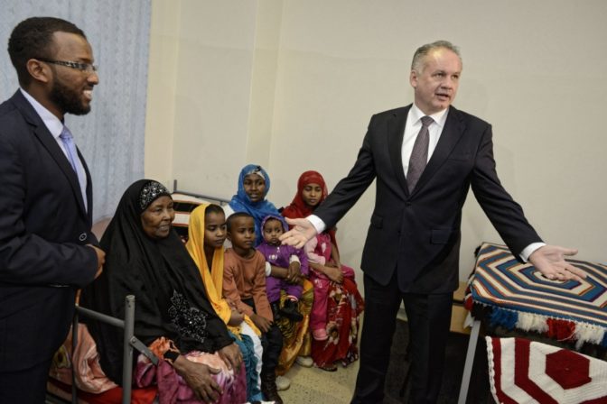 Prezident Andrej Kiska navštívil utečencov v Humennom