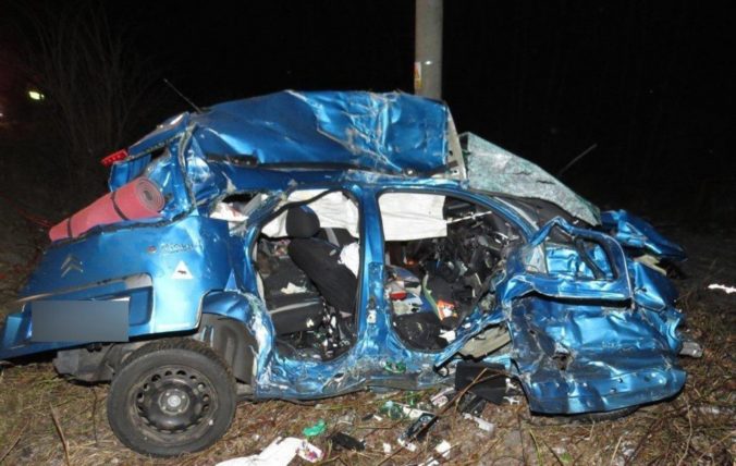 Pri tragickej dopravnej nehode zomreli dvaja ľudia