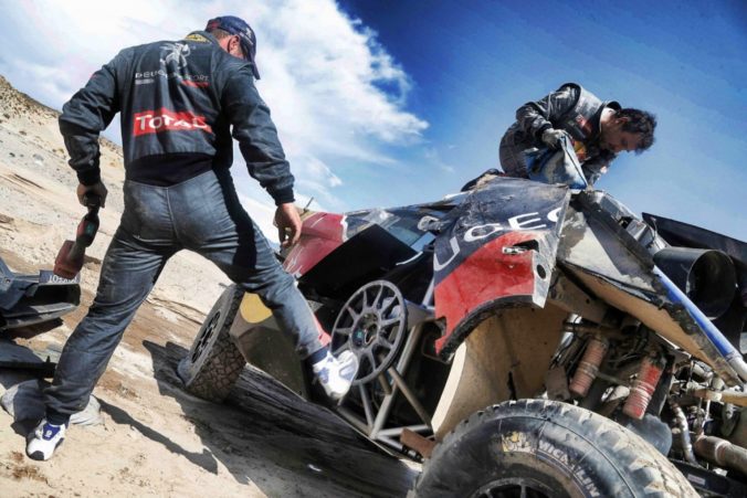Sébastien Loeb mal na Dakare ťažkú nehodu