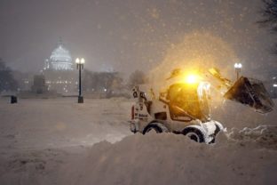 Severovýchodné pobrežie USA zasiahla mohutná snehová víchrica