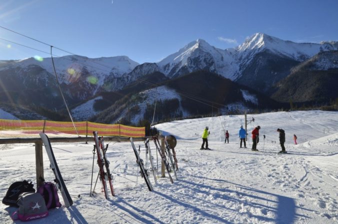 Zima, lyžiari, lyžovanie