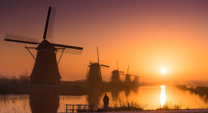 Typická scenéria z Holandska - veterné mlyny