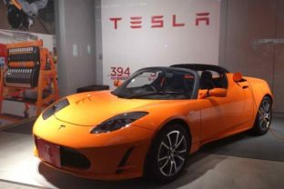 Tesla elektromobil