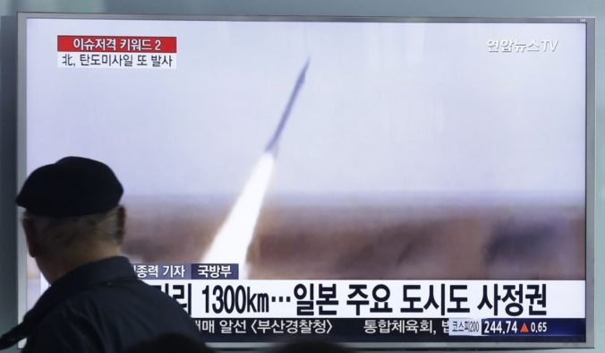 Severná Kórea odpálila do mora balistickú raketu