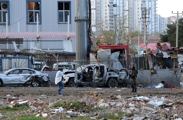 Tureckým mestom Diyarbakir otriasol výbuch
