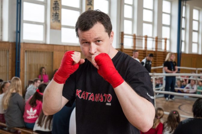 Boxer Tomáš 'Kid' Kovács a exminister Draxler si to rozdali v ringu