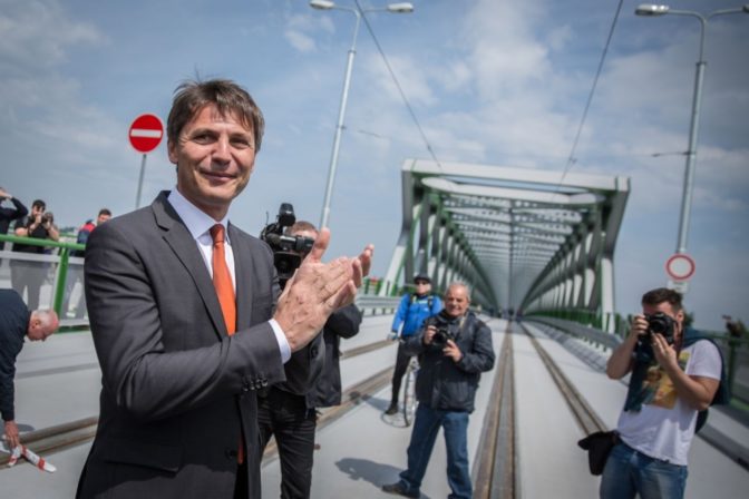 Po bratislavskom Starom moste prešli prví chodci a cyklisti