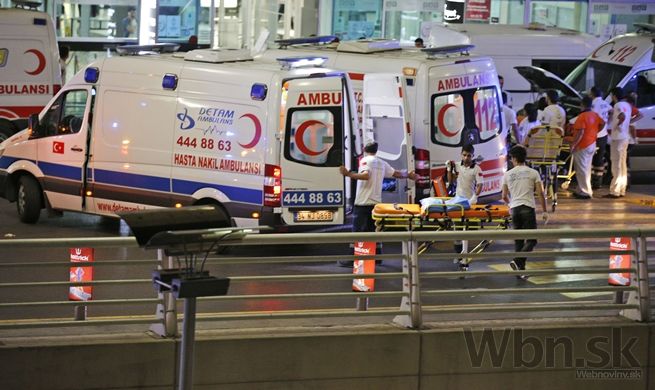 Na Atatürkovom letisku v Istanbule útočili teroristi