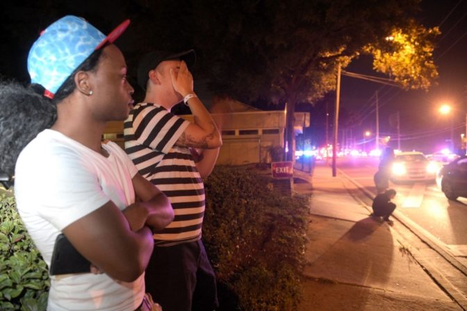 Šialenec zastrelil v gay klube na Floride 50 ľudí