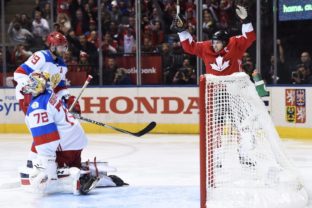 Kanaďania idú do finále, Rusov zlomili v tretej tretine