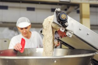 Nitrianski pekári vytvorili najväčší obložený chlebík