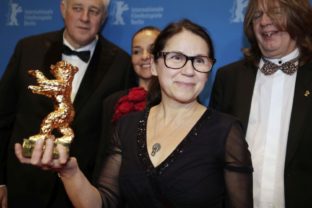 Zlatého medveďa na Berlinale získal film Testről és lélekről