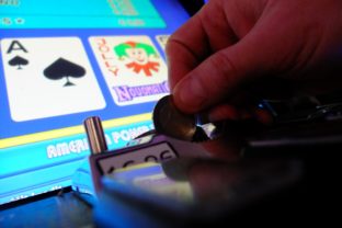 Hazardné hry, hrací automat, herňa
