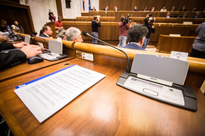SaS a OĽaNO podávajú trestné oznámenie za porušenie listového tajomstva v parlamente - Webnoviny.sk