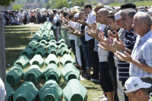 Spomienka na masaker v Srebrenici
