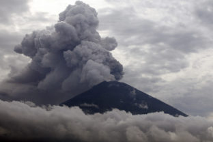 Bali; sopka Agung