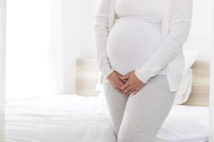 Frequent urination of pregnant women_shutterstock_762694930_s.jpg