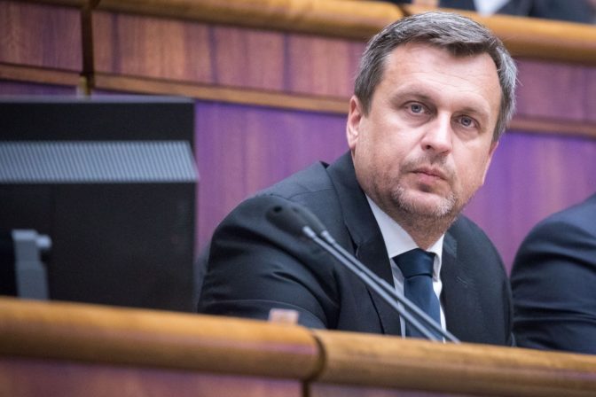 Opozícia by sa mala ospravedlniť za kauzu čítania listov, reaguje Danko na prípad obálok s chemikáliou - Webnoviny.sk
