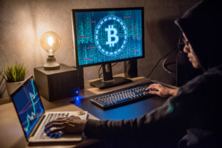 Bitcoin, kybernetický útok, hacker