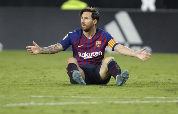 Lionel Messi prežíval v Barcelone ťažké chvíle, rozmýšľal aj o odchode zo Španielska