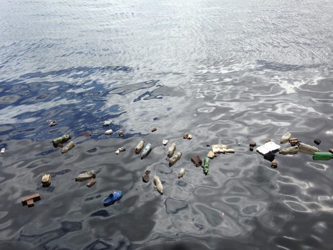 Voda, plast, znečistenie