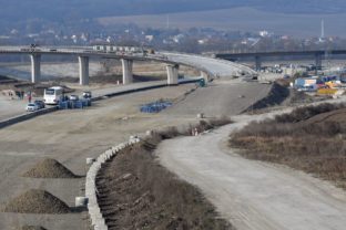 Výstavba úseku D2 Budimír - Bidovce