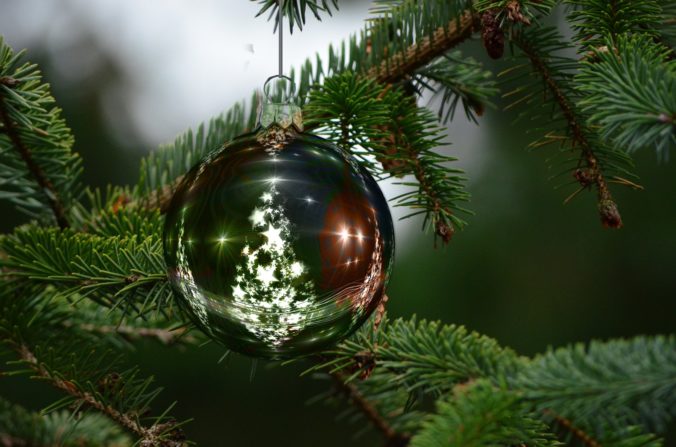 Vianočný stromček, ozdoba, ilustračná snímka
