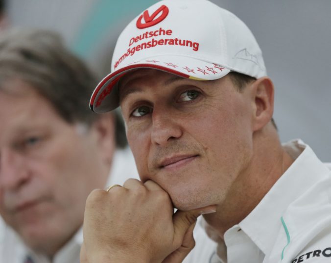 Bývalému šampiónovi F1 Michaelovi Schumacherovi sa údajne polepšilo, už nie je pripútaný na lôžku