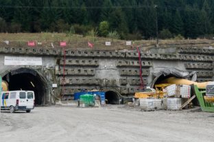 výstavba diaľnice D1, tunel Višňové