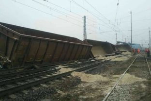 Vykoľajený vlak v Krompachoch