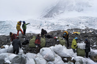 Základný tábor na čínskej strane Mount Everestu