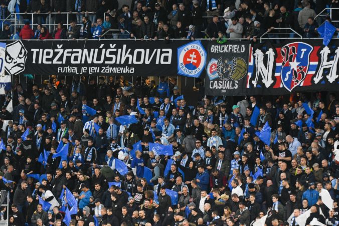 Slovan zaplatí pokutu za správanie fanúšikov, disciplinárka potrestala aj trnavský Spartak