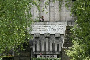 KREMNIČKA: Pamätník nad masovým hrobom