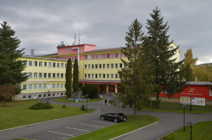 Situácia sa v Ľubovnianskej nemocnici čoraz viac zhoršuje, má obsadené už všetky reprofilizované lôžka