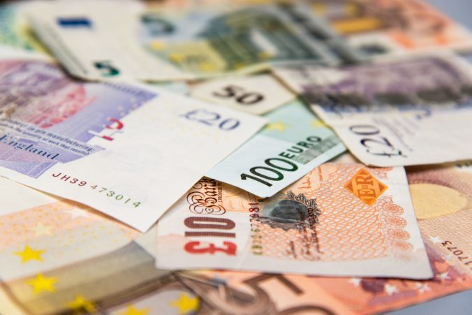 Banke Standard Chartered vraj hrozí pokuta vyše 10 miliónov libier