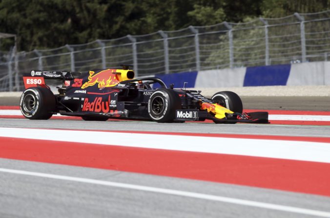 Za Red Bull bude jazdiť nováčik Albon, do Toro Rosso sa vracia pilot formuly 1 Gasly