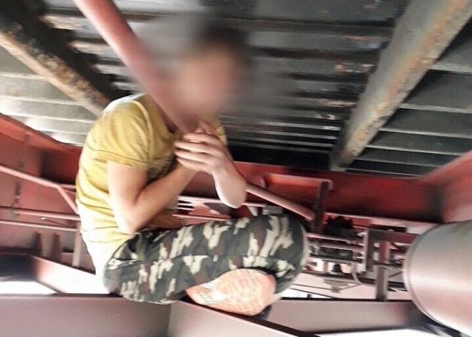 Polícia zadržala na stanici v Štúrove skupinu migrantov, skrývali sa pod vagónmi