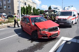 zrážka auta s trolejbusom, Banská Bystrica, zranené dieťa