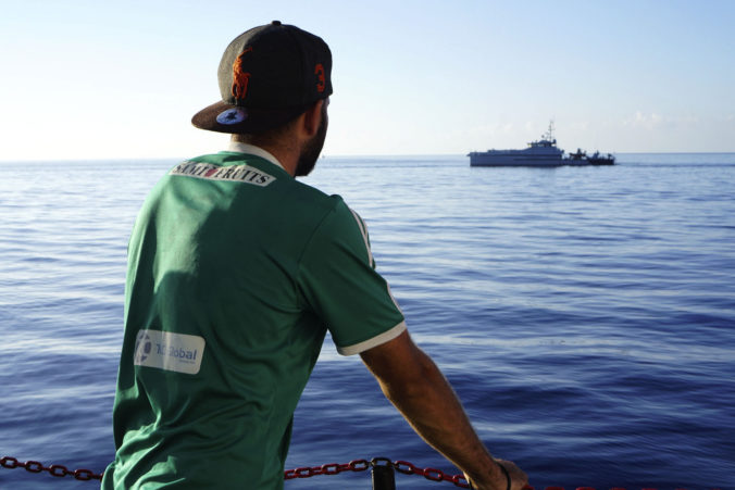 Situácia na španielskej záchrannej lodi Open Arms v talianskych vodách je neúnosná, osud posádky je nejasný