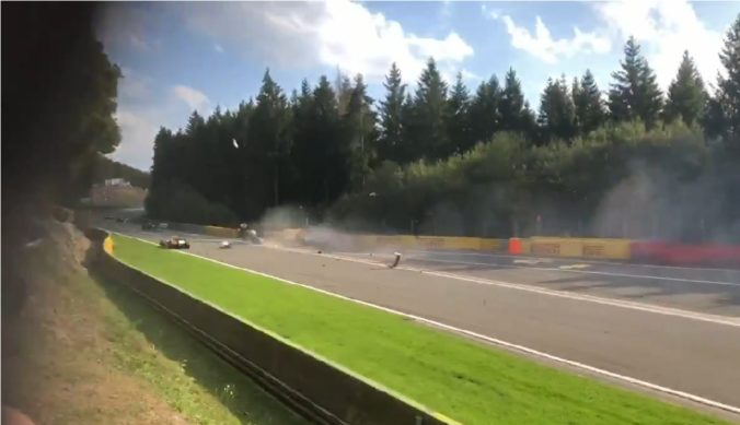 Video: Preteky F2 v belgickom Spa-Francorchamps poznačila hrôzostrašná nehoda, zahynul Anthoine Hubert