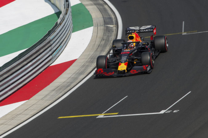 Max Verstappen odštartuje na Veľkej cene Maďarska z prvého miesta, stanovil nový rekord okruhu