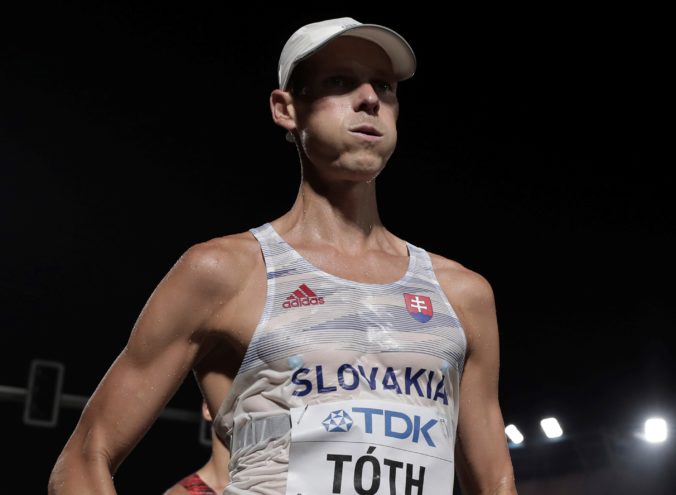 Slovenský chodec Matej Tóth počas pretekov v chôdzi na 50 km na masjtrovstvách sveta v atletike v Dauhe.