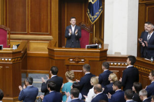 Volodymyr Zelenskyj, ukrajinský parlament