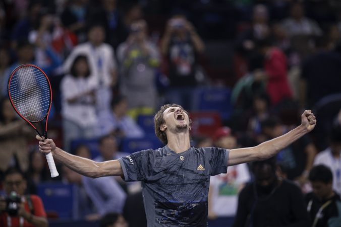 Zverev na turnaji Masters v Šanghaji vyradil Federera, využil až šiesty mečbal