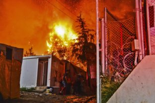 požiar, utečenecký tábor, ostrov Samos